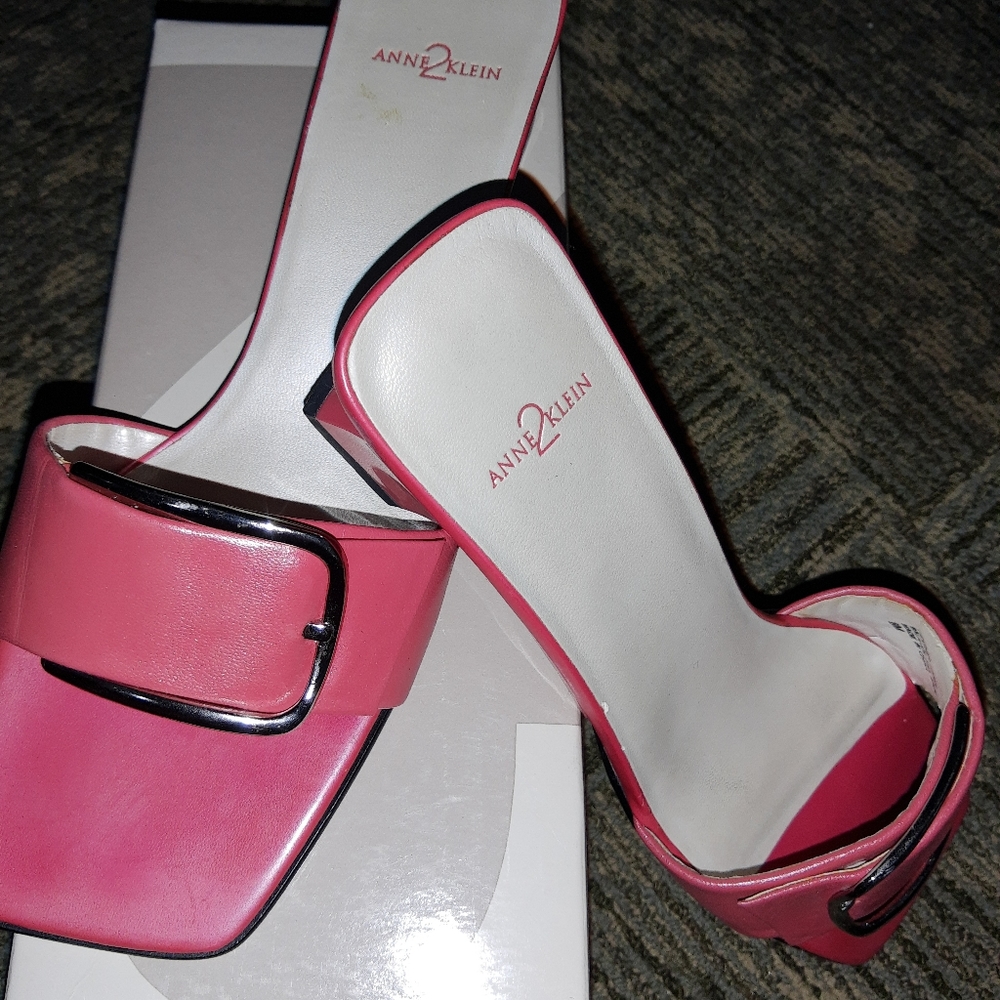 Pink rose Anne Klein sandal